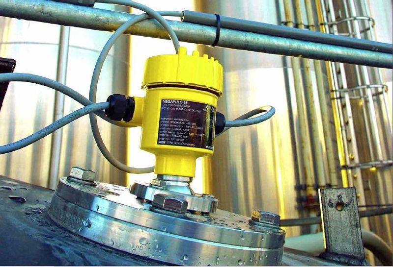 In VEGA, solutions are created for demanding measurement applications in chemical and pharmaceutical industries, in food and drinking water supplies, sewage treatment plants, power generation and oil rigs.