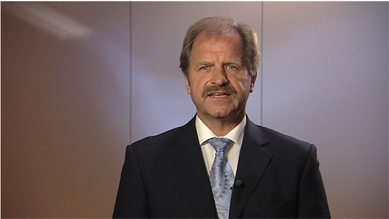 Uwe Behley ist der Geschäftsführer von BMC in Deutschland. Im Interview und im BMC-Video, aus dem dieses Bild stammt, äußert es sich über Mainframes.