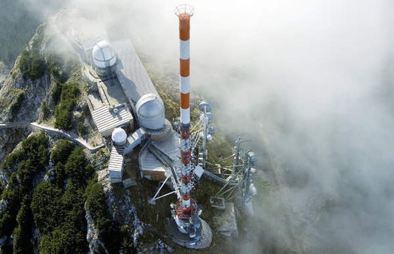 Weltweit sind Sender und Messtechnik von Rohde & Schwarz für analoges und digitales Fernsehen im Einsatz – auch auf dem Wendelstein in den bayerischen Alpen.