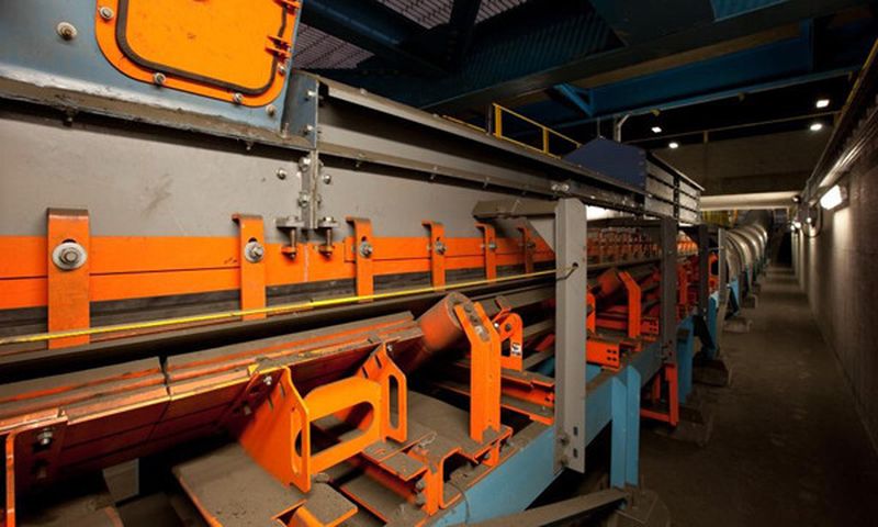 Fig. 3: Martin ApronSeal Skirting is a dual-sealing system, with a primary seal clamped to the steel skirtboard and an “outrigger” strip to capture fines and dust.