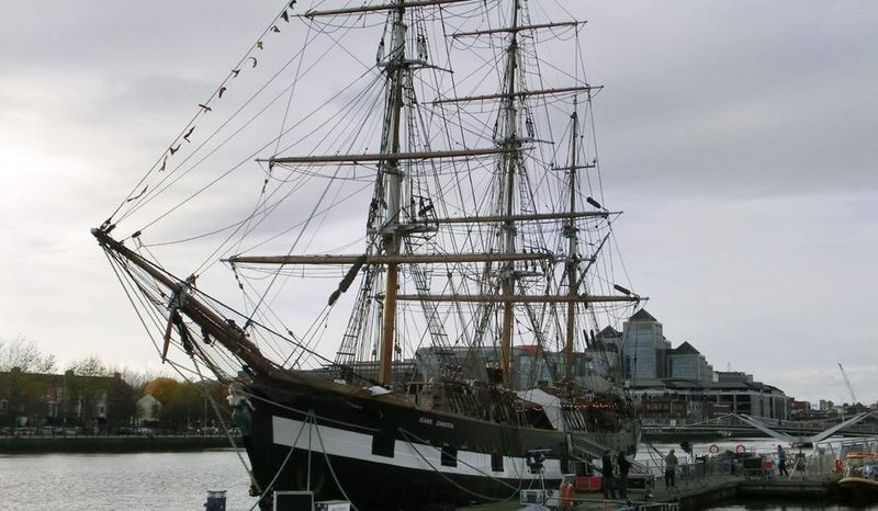 Mit "Clustered Dta Ontap" will Netapp zu neuen Ufern aufbrechen, anders als dieser Touristen-Segler, der im Kanal vor dem Convention center in Dublin vor Anker liegt.