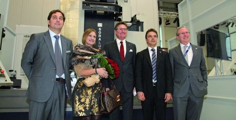 Vier Geschäftsführer und die Sopranistin Ainhoa Arteta bei der Einweihung des Bimatec-Soraluce-Technologiezentrums.