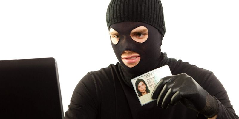 Kriminelle ertricksen sich mit den hinterhältigsten Mitteln die Daten ihrer Opfer. Dabei werden nach Meinung der Security-Experten im Jahr 2013 immer häufiger Angriffe von Sicherheitssystemen unerkannt bleiben.