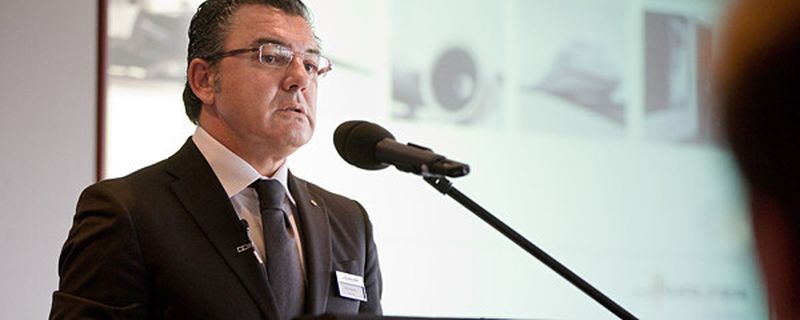 Mirko Merlo, Präsident von Walter, begrüßte auf dem 5. Internationalen Automobilforum in Tübingen etwa 100 Teilnehmer aus 15 Ländern.