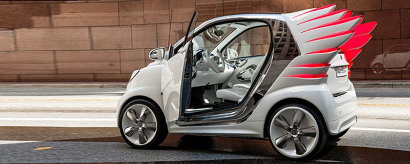 Das Showcar Smart Forjeremy, eine Kreation des Designers Jeremy Scott, feierte am Vorabend der Los Angeles-Auto-Show seine Weltpremiere. Im nächsten Jahr soll eine limitierte Sonderedition des geflügelten Elektrofahrzeugs auf den Markt kommen.