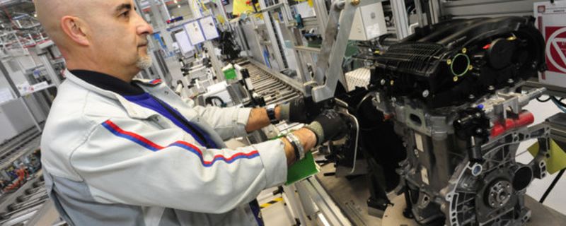 Die Hersteller Citroën und Peugeot bieten nun wie andere Volumenhersteller auch Dreizylinder-Ottomotoren an. Neben einem geringeren Verbrauch erreichten die Ingenieure vor allem eine starke Gewichtseinsparung.