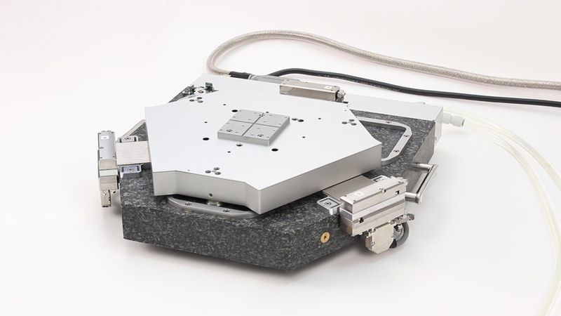 Der passive Läufer schwebt auf einem magnetischen Feld und wird durch dieses aktiv geführt. Objekte lassen sich auf diese Weise mit bisher unerreichter Führungsgenauigkeit in der Ebene linear bzw. rotativ bewegen
