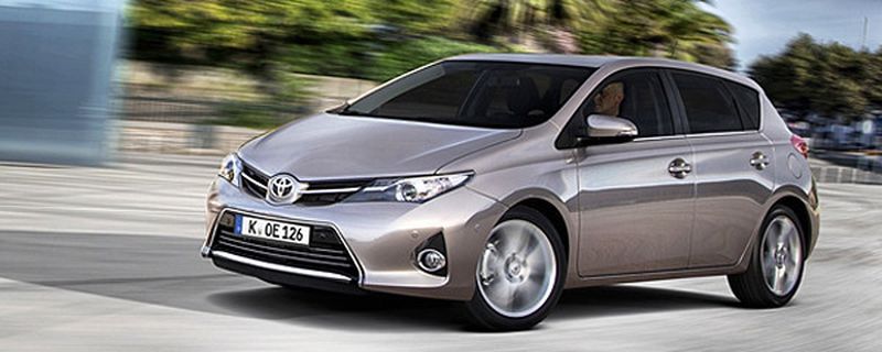 Ab dem 19. Januar 2013 steht der neue Toyota Auris bei den Händlern. Die dritte Generation des Fahrzeugs zeigt sich deutlich selbstbewusster und agiler. erstmals ist außerdem ein Hybrid-Modell günstiger als die vergleichbare Diesel-Variante.