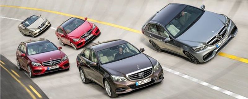 Mercedes stellt die überarbeiteten Derivate der E-Klasse vor: Limousine, T-Modell, Cabriolet, Coupé und der mächtige E 63 AMG. Von dem zweiten Detroit-Debutanten – dem CLA – existieren noch keine offiziellen Bilder.