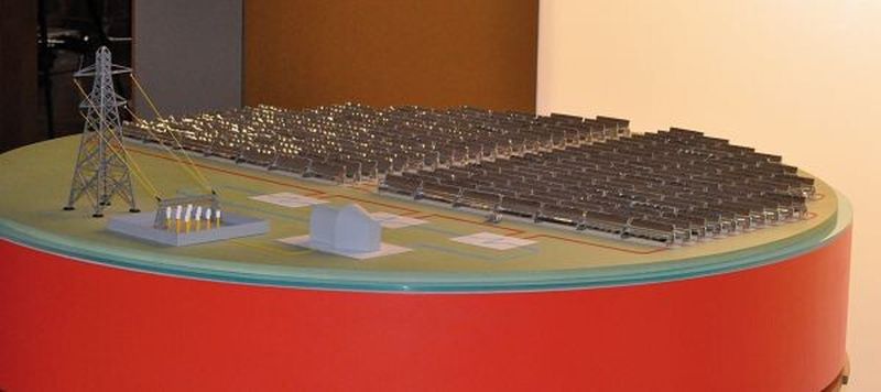 Auch die Eon SE plant Projekte in Nordafrika und war mit dem Modell eines CSP-Kraftwerkes in Berlin vertreten. Diese Technik wird zurzeit bei der Solarenergie für den Wüstenstrom favorisiert.