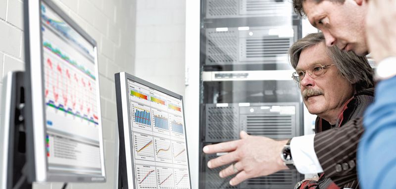 Über die Gebäudeleittechnik werden Daten wie Temperatur- und Feuchtewerte direkt an das EMS-Programm übermittelt und können über schematische Darstellungen miteinander verglichen werden. Schwachpunkte können so genau identifiziert werden.