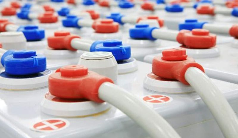 Das Foto "Zellen für elektrische Energiespeicher" stammt von der Fachhochschule Landshut, die sich ebenfalls mit der Entwicklung alternativer Energiespeicher beschäftigt.