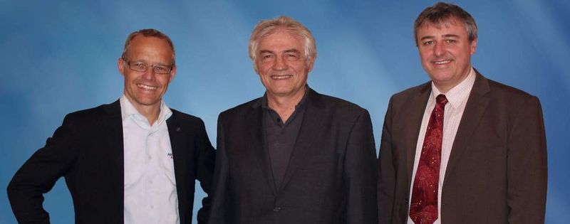 Von links: Staffan Dahlström, CEO HMS; Prof. Dr.-Ing. Konrad Etschberger, Gründer Ixxat; Christian Schlegel, Geschäftsführer Ixxat „Zusammen haben wir jetzt das umfassendste und wettbewerbsfähigste Portfolio an Kommunikationstechnologien für die Automatisierungsmärkte.“