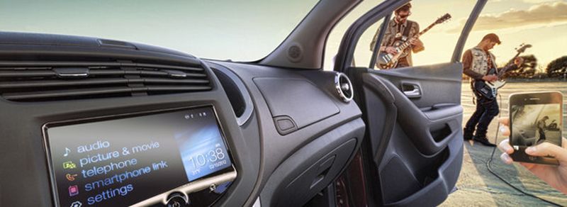 Für die Modelle Chevrolet Aveo und Cruze mit MyLink-Technologie steht ab März 2013 „Siri Eyes Free“ zur Verfügung – ein Assistenzsystem, mit dem sich verschiedene Funktionen per Sprachsteuerung bedienen lassen