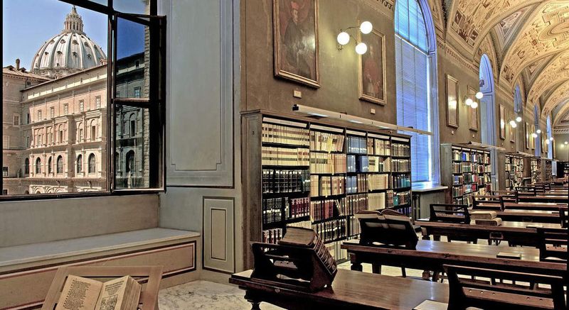 Der Handschriftensaal, Sala Manuscritti, der Vatikanischen Apostolischen Bibliothek, die lediglich ausgewiesenen Gelehrten und Promoventen mit Empfehlungsschreiben offensteht.