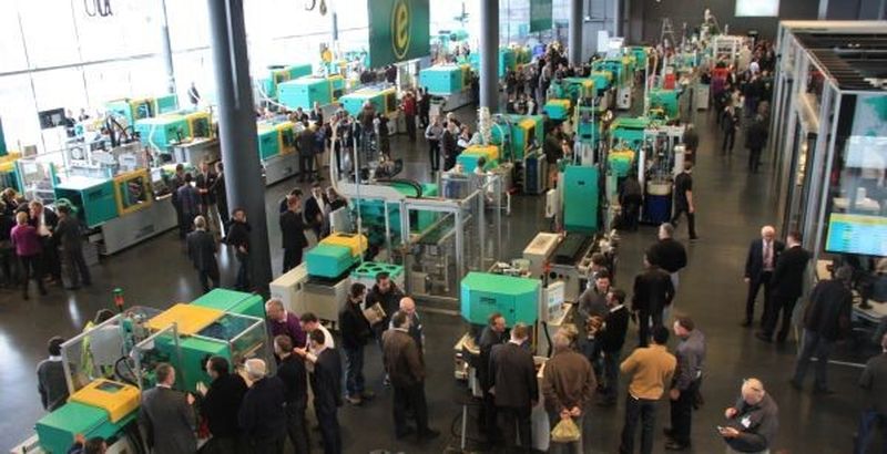 Rund 5.000 Besucher erwartet Arburg zu seinen Technologie-Tagen 2013, auf denen mehr als 40 Applikationen zu sehen sind.