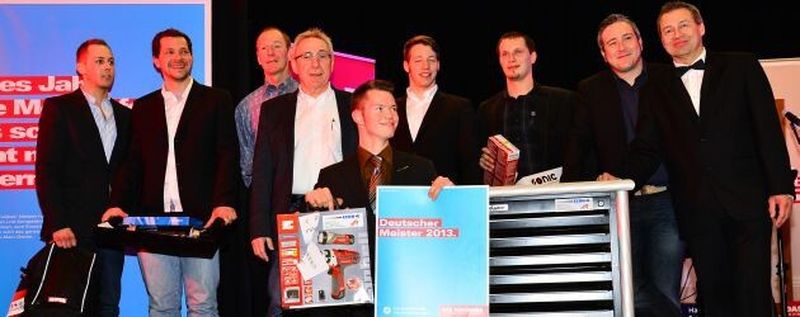 Die jeweils frischgebackenen drei besten Fahrrad- und Motorrad-Meister der Bundesfachschule Frankfurt des Jahrgangs 2013 auf der Meisterfeier, die zum 20. Mal und letztmalig in Bad Camberg stattfand.