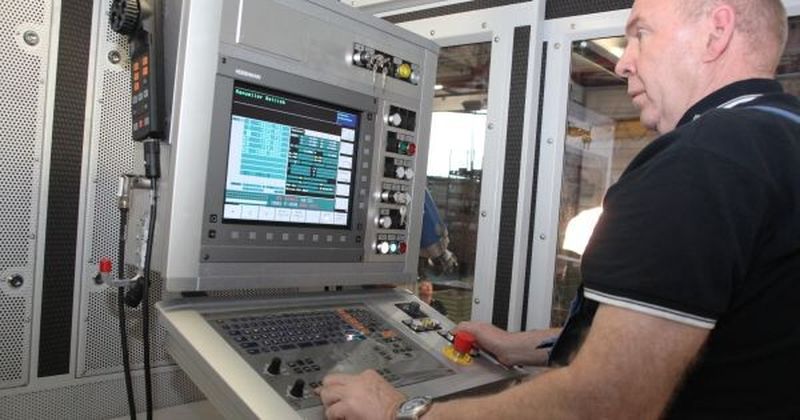 Mit neuen Komponenten, moderner Steuerung und komplett ausgewechselten Platinen ist eine SHW-Gebrauchtmaschine zu 95 % auf dem technischen Stand einer Neumaschine.