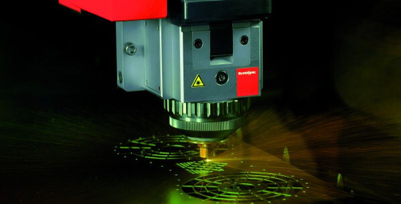 Bei Bystronic richtet sich das Augenmerk auf die Erfüllung des Kundenwunsches nach einer möglichst mannlosen Fertigung mittels Laserschneiden. Zusatzanlagen, Steuerungsmodule und neue Funktionen an der Maschine selbst, sollen dieser Forderung entgegen kommen.