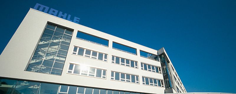 Mahle hat seinen Umsatz im ersten Halbjahr 2012 verglichen mit dem Vorjahr um knapp acht Prozent gesteigert. In der zweiten Jahreshälfte verliefen die Geschäfte deutlich verhaltener. Insgesamt erwirtschaftete das Unternehmen ein Wachstum von knapp drei Prozent von 6,0 auf 6,15 Milliarden Euro im Jahr 2012. Bereinigt um positive Fremdwährungseffekte stagnierte der Umsatz etwa auf Vorjahresniveau.