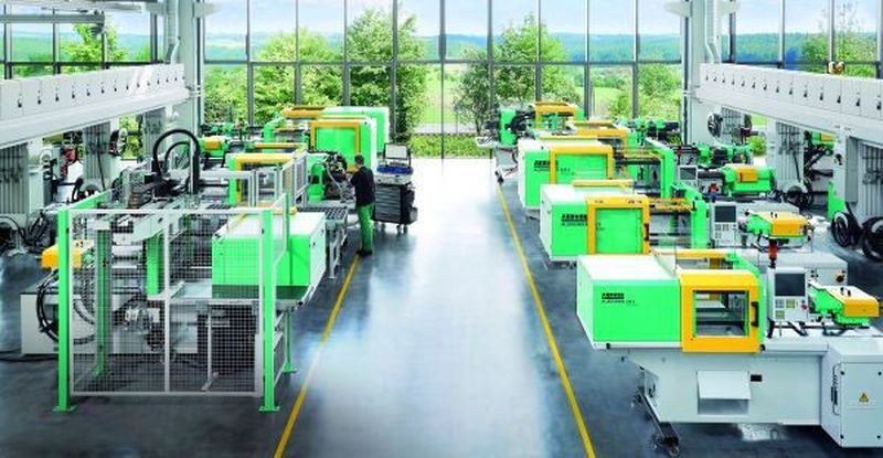 Draußen und drinnen grün: Arburg setzt seit jeher auf Ressourceneffizienz. Jetzt verstärkt das Unternehmen sein Engagement mit einem Energiemanagementsystem.