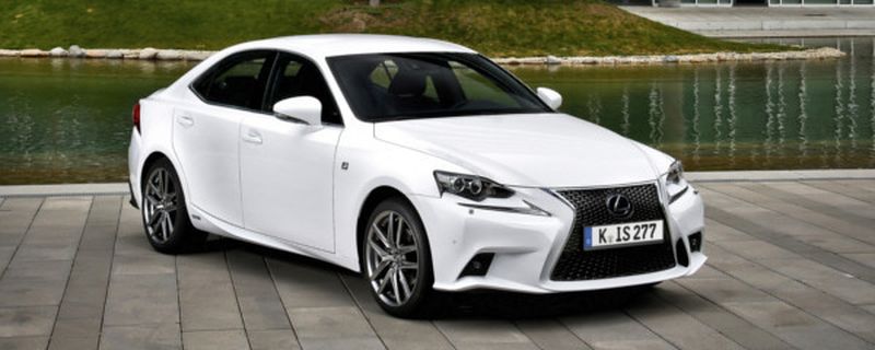 Auch auf dem deutschen Mittelklasse-Markt will Lexus mit der dritten Generation des IS Kunden begeistern. Vor allem die Hybridvariante soll diese überzeugen.