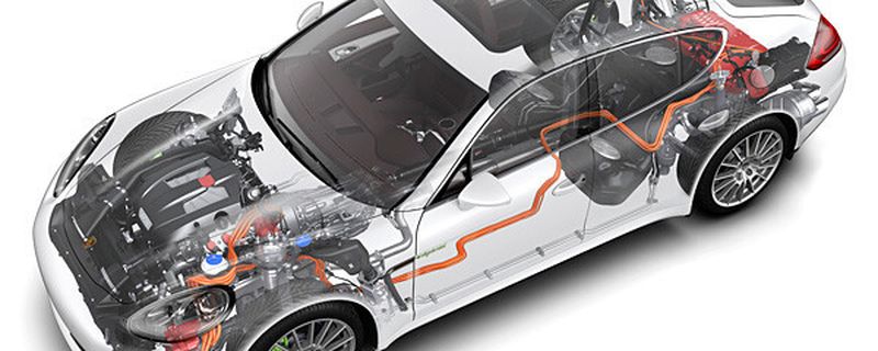 Viele Automobilhersteller nennen die Zulieferer ihrer Hybridmodelle nicht – stellen aber deren Techniken in ihren eigenen Fahrzeugen vor. Beim Porsche Panamera S E-Hybrid gelang ein Blick hinter den Vorhang.