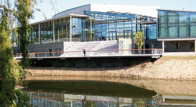 Mit der Stadthalle Tuttlingen als Veranstaltungsort findet das Fachforum „Operation Zerspanung" im Herzen der Medizintechnik-Region statt.