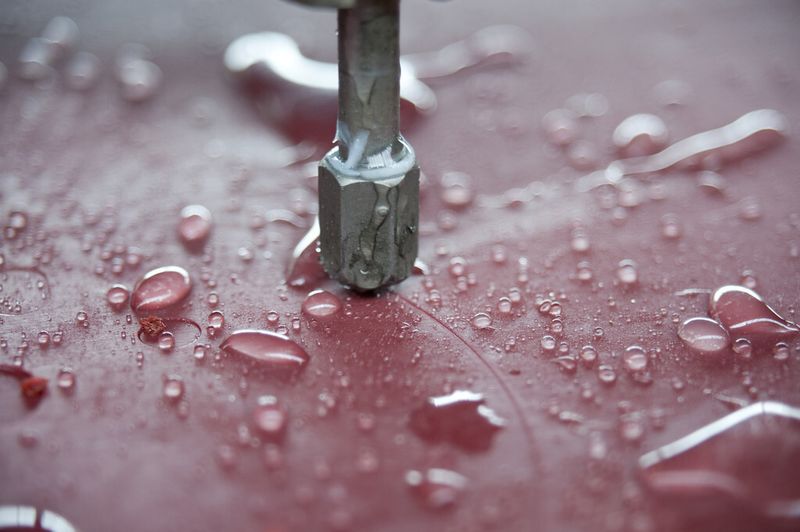 „Die hohe Präzision dieser Technik erinnert schon fast an chirurgische Eingriffe. Sie reduziert den Abrieb und den Bedarf an Nachbearbeitungen auf ein absolutes Minimum,“ beschreibt Guido Klekamp, Vertriebsexperte von Bartsch, den dort genutzten Prozess des Wassertstrahlschneids.