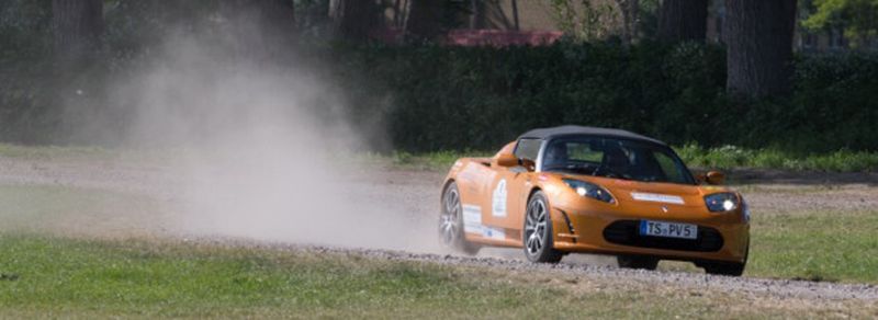 Auf der Fahrt zum Siegerpodest: Hans Haslreiter und Copilot Wolfgang Schöner aus Oberbayern während der 3. Nordeuropäischen E-Mobil-Rallye
