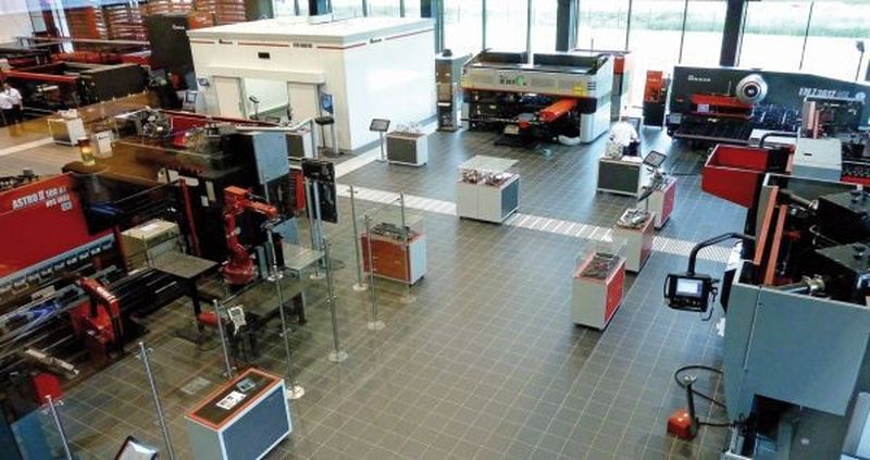 Amada eröffnete in Eching bei Landshut ein, in Deutschland zweites, supermodernes Forschungs- und Entwicklungszentrum. Von hier aus sollen die Märkte in Süd-Ost-Europa bedient werden.
