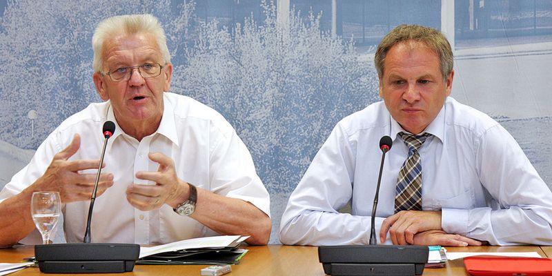 Ministerpräsident Winfried Kretschmann und Innenminister Reinhold Gall stellen die vom Kabinett beschlossene IT-Neuordnung vor