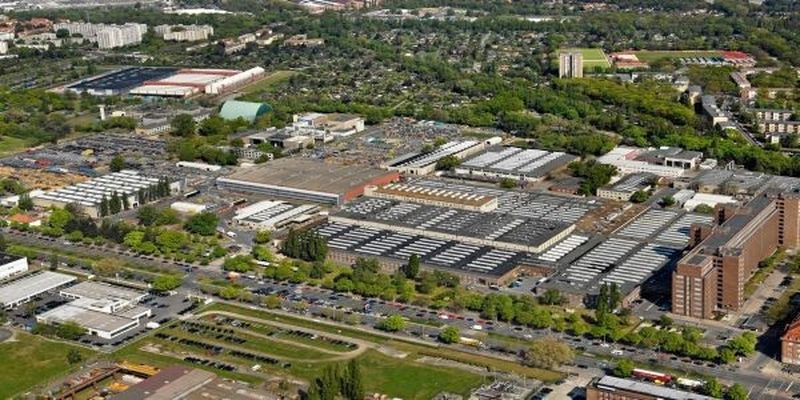 In Berlin investiert Siemens in das Schaltanlagenwerk und vor den Toren der Stadt entsteht für die Produktion ein neues Logistikzentrum