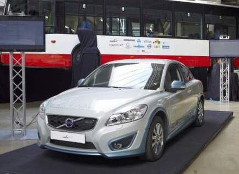 Flanders Drive: Induktives Laden von Autos und Bussen