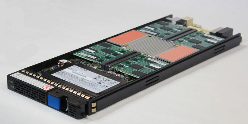 In der HUS VM All-Flash kommen die von HDS entwickelten Speichermodule „Hitachi Accelerated Storage Flash“ zum Einsatz. Ein Modul bietet derzeit 1,6 Terabyte Kapazität. Im Laufe des Jahres will das Unternehmen auch Module mit 3,5 Terabyte anbieten.