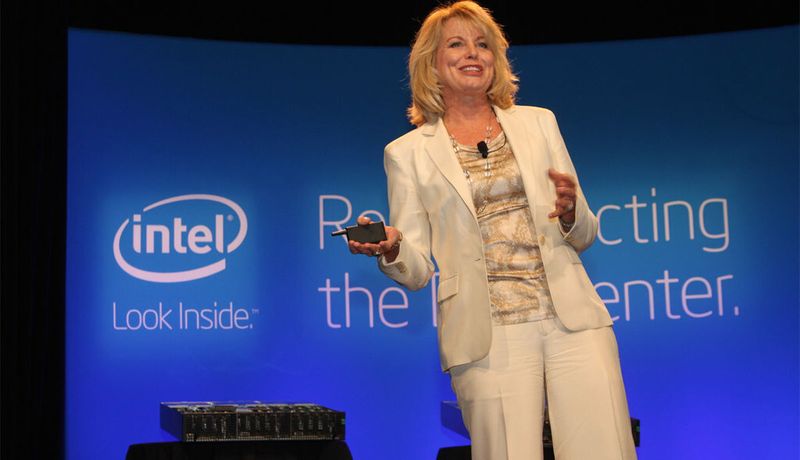 Diane Bryant, Vice President und General Manager der Datacenter und Connected Systems Group bei Intel, spricht über die Strukturen in künftigen Rechenzentren.