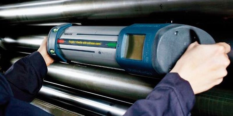Mit diesem Messgerät kann die Prallelität von Walzen vermessen werden.