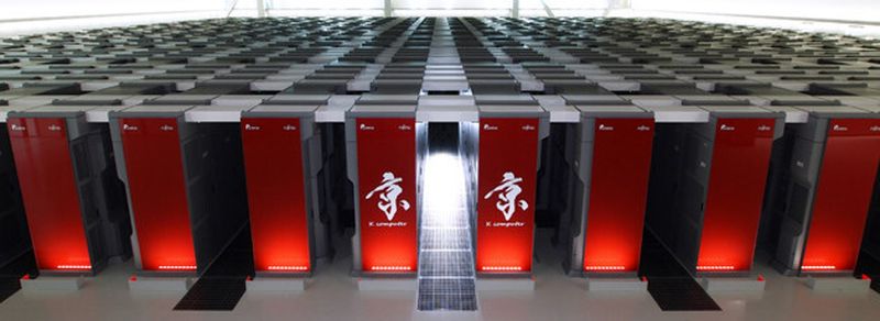 Der K-Supercomputer am japanischen Forschungszentrum Riken: 82.944 SPARC64 VIIIfx Prozessoren sorgen für eine Rechenleistung von aktuell 10,51 petaflops, entsprechend 10,51 Billiarden Rechenoperationen pro Sekunde.
