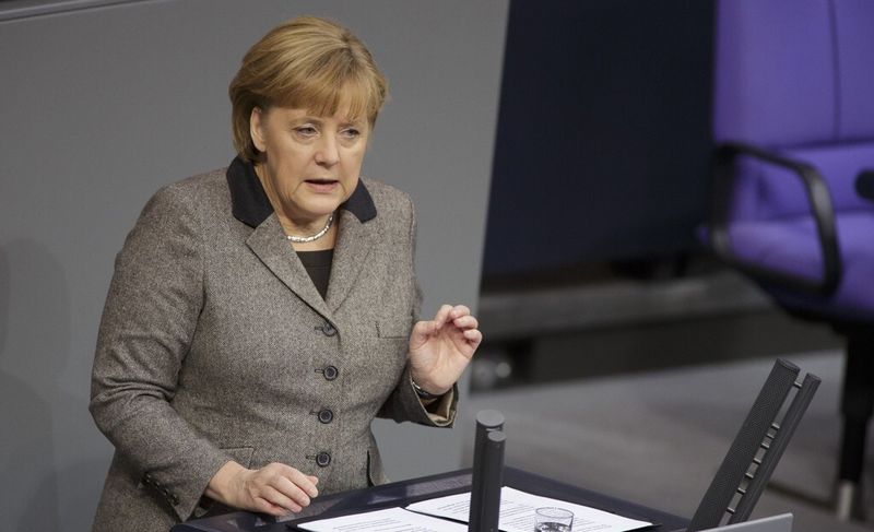 Nicht nur die Kanzlerin, sondern alle Politiker haben die Aufgabe, Sicherheit und Menschenwürde in Neuland unter einen Hut zu bekommen.
