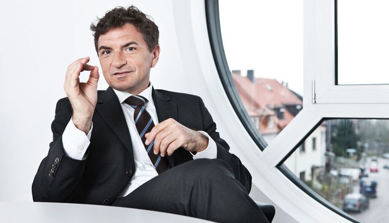 Dr. Ferri Abolhassan, Geschäftsführer der T-Systems International GmbH: "Cloud Services setzen Expertise auf allen Ebenen voraus: Notwendig sind sowohl hochmoderne Technologien als auch reibungslose Prozesse und ein breitgefächertes Know-how."