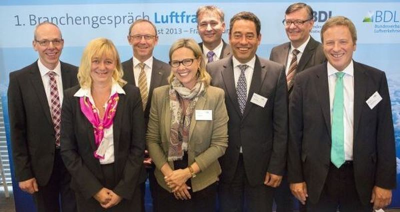 Der Bundesverband der Deutschen Luftverkehrswirtschaft (BDL) und der Bundesverband der Deutschen Industrie (BDI) luden zum 1. Branchengespräch Luftfracht ein.