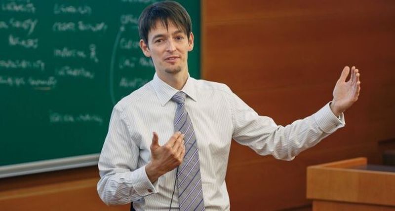 Prof. Sebastian Reiche, IESE Business School: „Ein Mangel an Karrieremöglichkeiten und Aufstiegschancen frustriert die Mitarbeiter.“