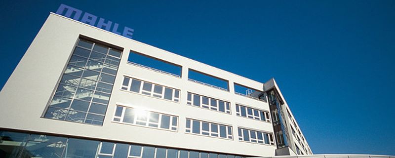 Am 1. Spetember präsentierte Mahle seine Halbjahreszahlen. Demnach erzielte das Unternehmen im ersten Halbjahr 2013 einen Umsatz von 3,033 Milliarden Euro.