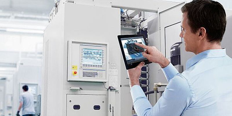 Mit der Schnittstellentechnik von Open Core Engineering können Ingenieure erstmals viele definierte Schnittstellen mit individuellen Software-Funktionen erstellen und dabei direkt auf die Steuerung zugreifen.