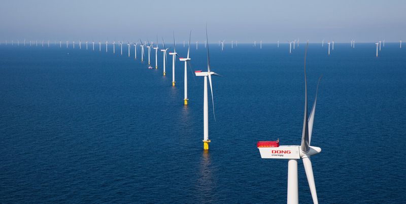 Siemens hat für das größte Offshore-Windkraftwerk Anholt insgesamt 111 Windenergieanlagen des Typs SWT-3.6-120 geliefert, installiert und in Betrieb gesetzt. Eigner des Windprojekts sind der dänische Energieversorger DONG Energy (50 %) sowie die beiden Pensionsfonds Pension Danmark (30 %) und PKA (20 %).