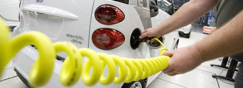 Autofahrer können den neuen 80-kW-E-Motor von Bosch schon jetzt im smart fortwo electric drive (Bild) und dem Fiat 500e erleben