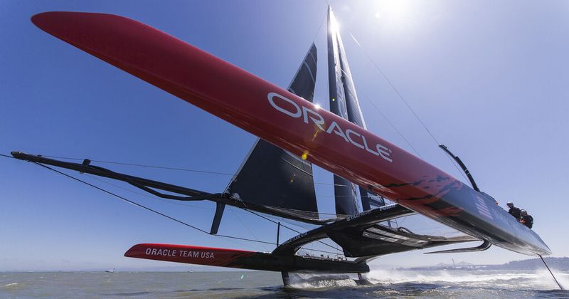 Segelst du noch oder fliegst du schon: Die AC72 des Teams Oracle