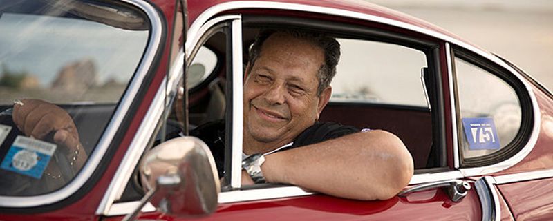 Drei Millionen Meilen (4,8 Millionen Kilometer) hat Irv Gordon mit seinem Volvo P1800 S aus dem Jahr 1966 zurückgelegt. Das Überschreiten der Rekordmarke war „ziemlich undramatisch“, wie der Besitzer des Fahrzeugs den Rekord kommentierte.
