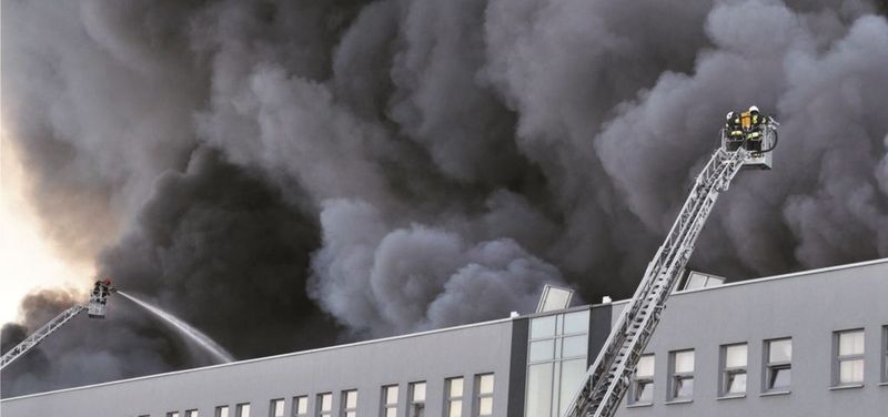 Halogenfreie Sicherheitskabel und Leitungen helfen solche Großbrände zu verhindern.