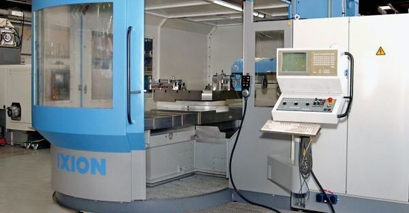 Bild 1: Die Experimente wurden mit einem Tiefbbohrbearbeitungszentrum vom Typ TLF 1004 des Herstellers Ixion am Institut für Spanende Fertigung der TU Dortmund durchgeführt.